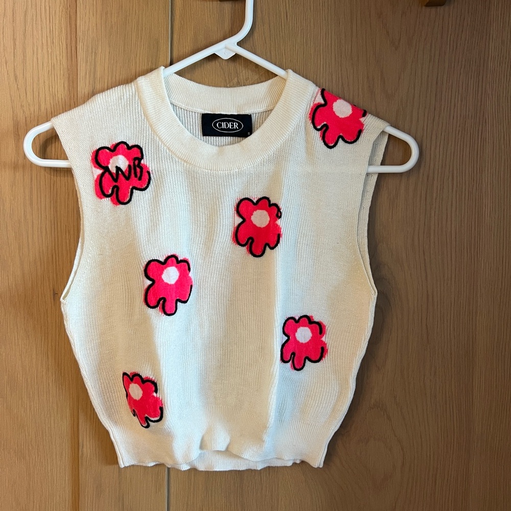 Cider 90s sweater vest with cartoon flowers